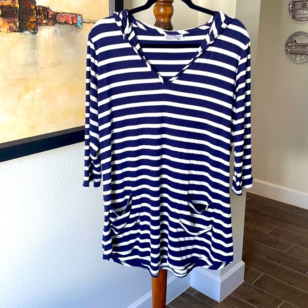Navy blue and White hooded striped comfy jersey! Sz large. Perfect boating cover
